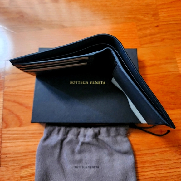 Bill folder - Picture 3 of 6